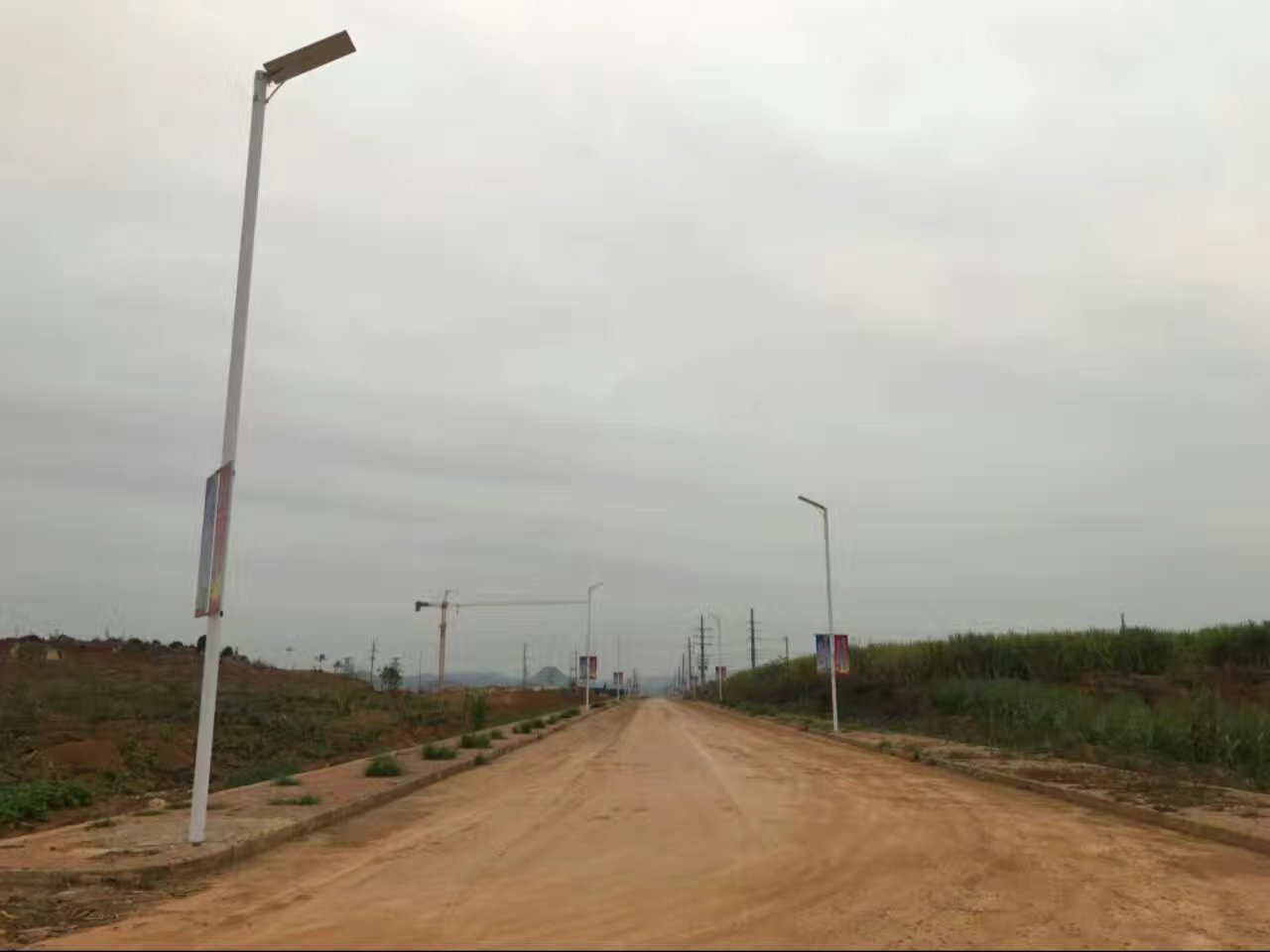 60W AIO solar street light(LTE-AIO-060) in 8m pole